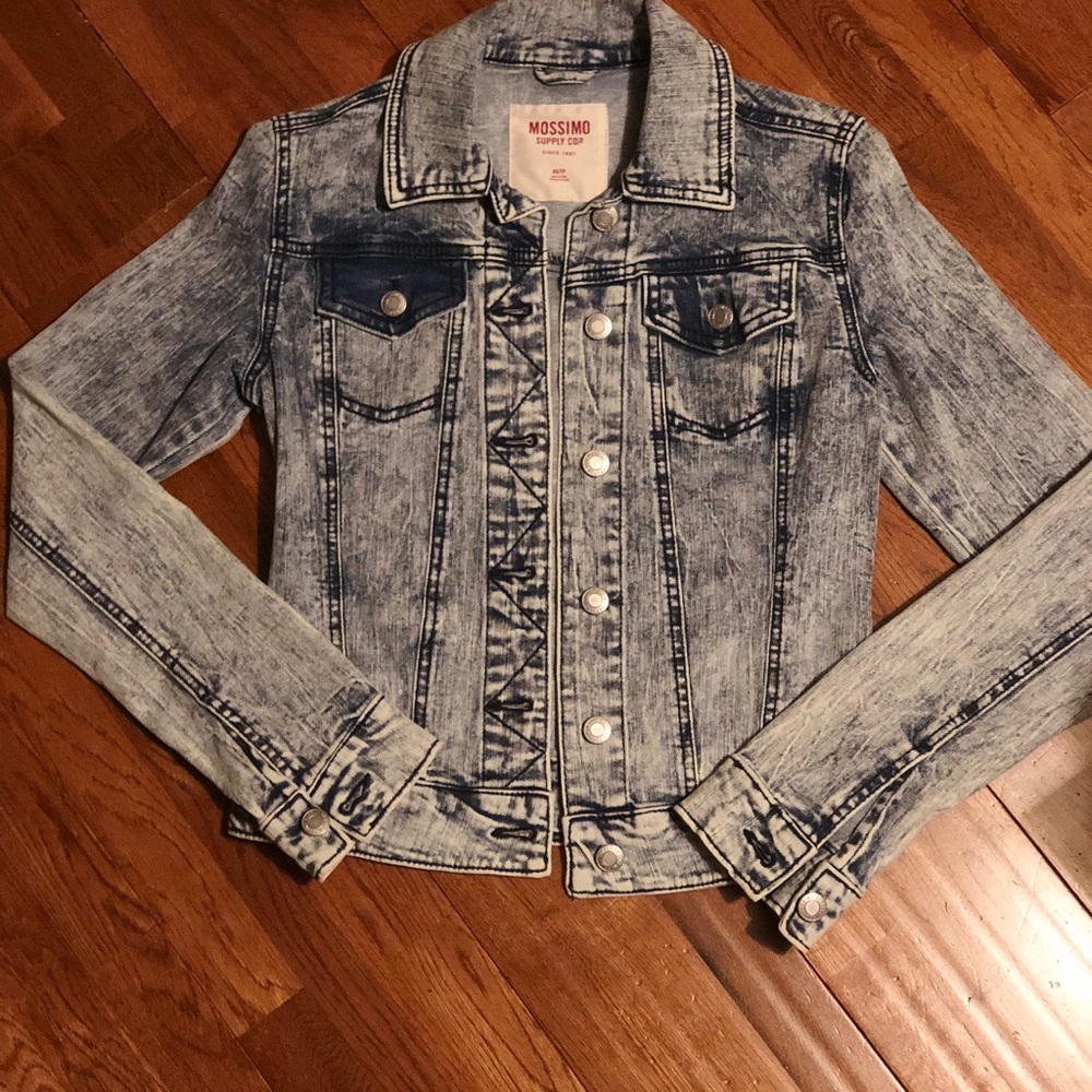 NEVER BEEN WORN JEAN JACKET!!